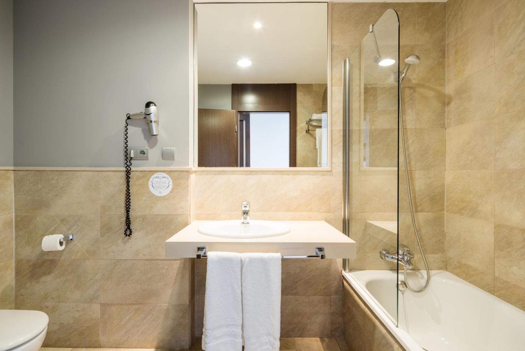Double or Twin Room,1431756049:JPEG