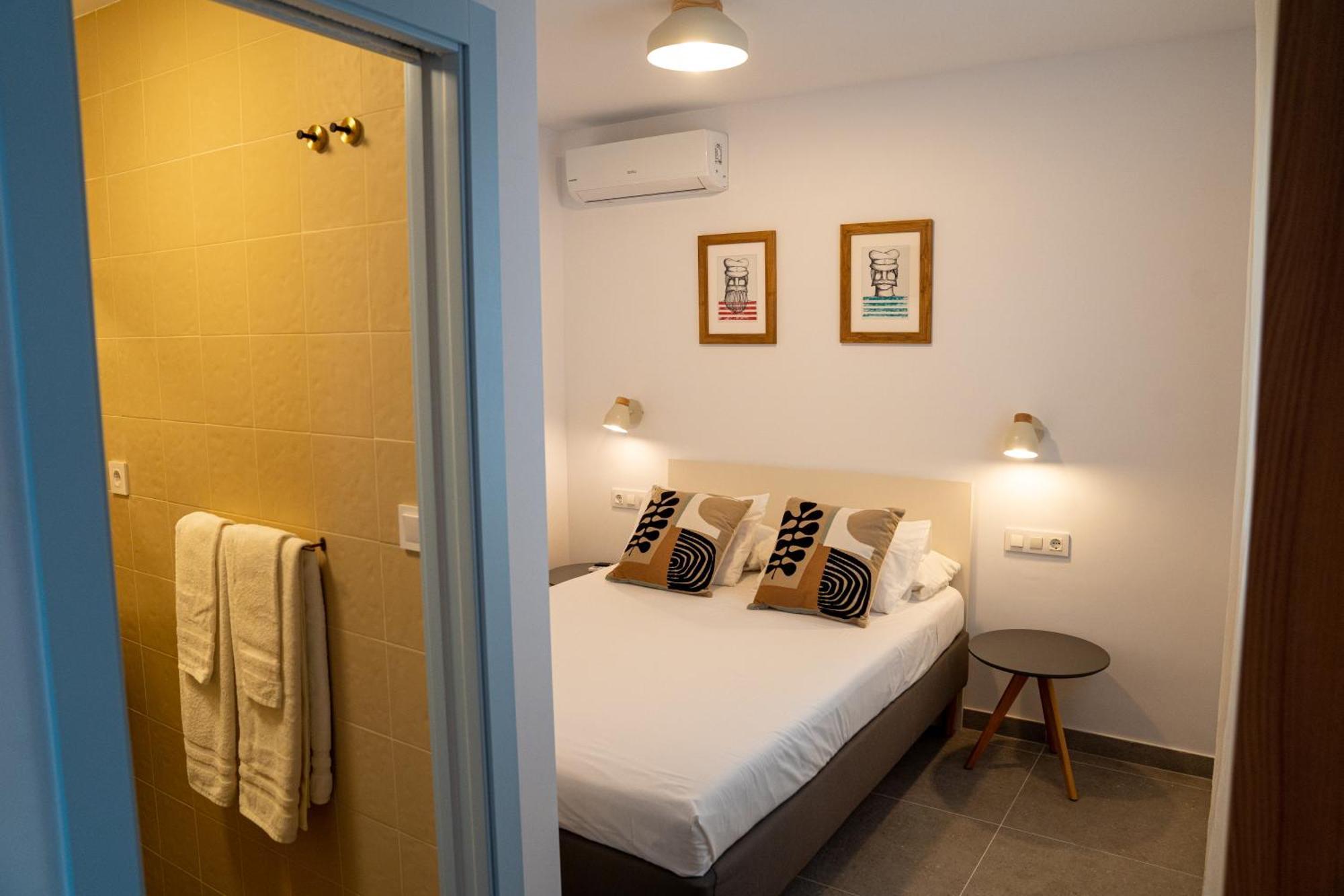 Standard Double Room,1393616075:JPEG