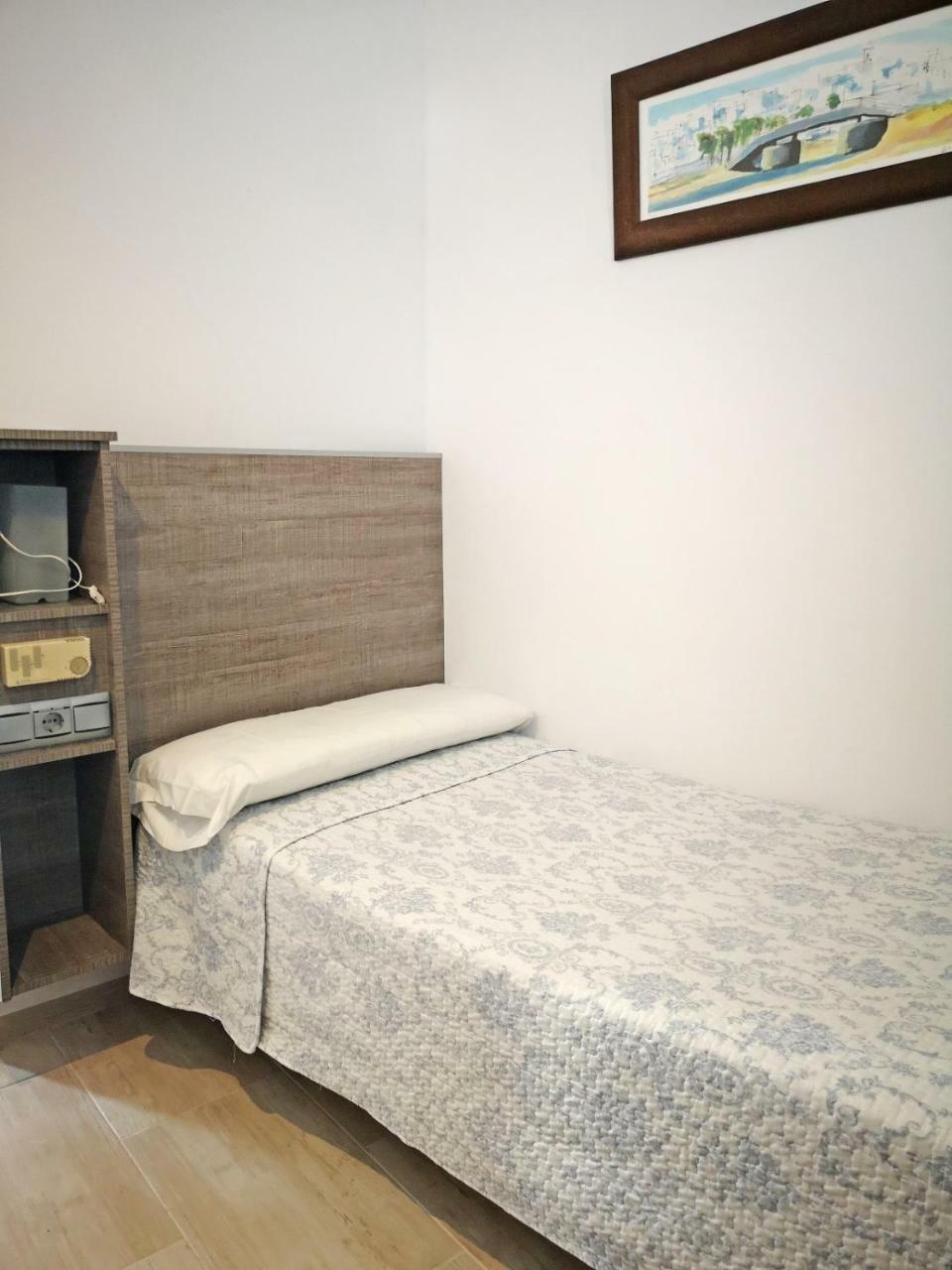Single Room,781064808:JPEG